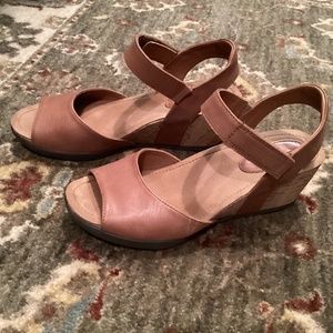 Bussola sandals size 39 or 8 1/2